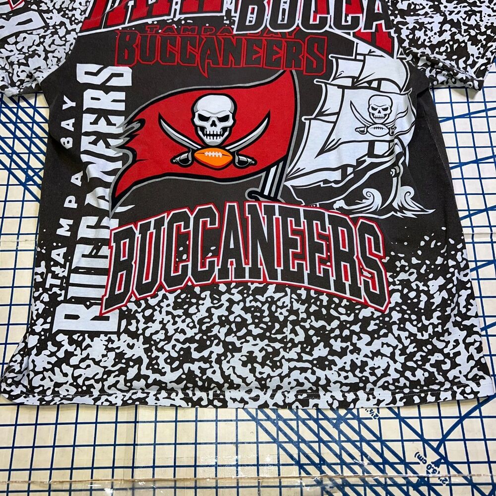 NFL Tampa Bay Buccaneers Shirt Size XXL All Over Print Short Sleeve T-Shirt - Picture 4 of 7